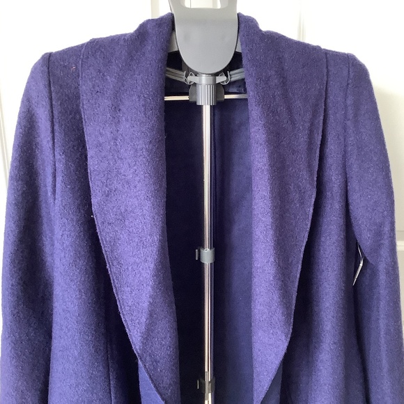 Novelti wrap coat w/tag. navy, small (style accommodates larger sizes) - Picture 2 of 9